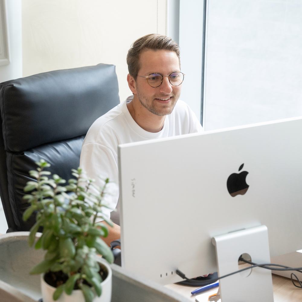 Dedicated desk — Oh My Desk Dubai