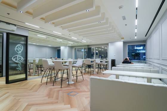 Oh My Desk Business Bay — workspace