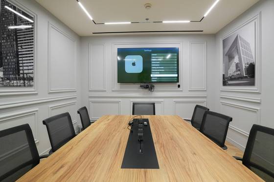 Oh My Desk Business Bay — workspace