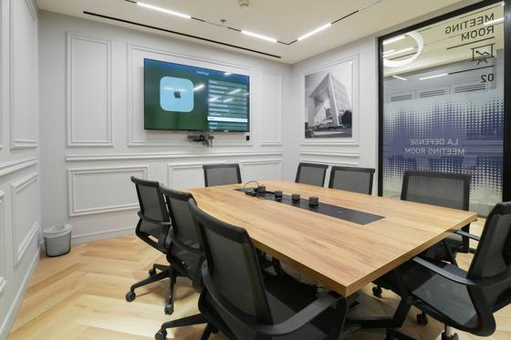 Oh My Desk Business Bay — workspace