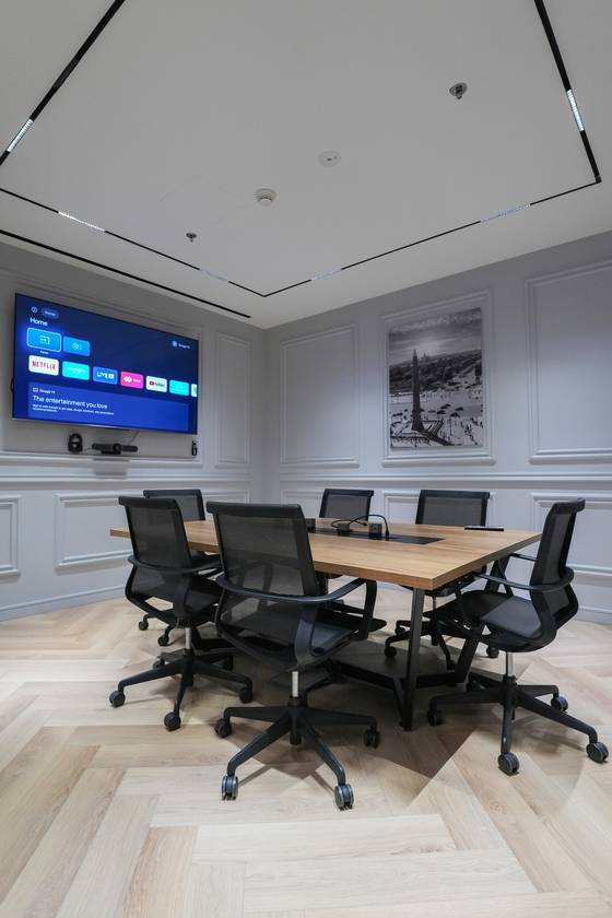 Oh My Desk Business Bay — workspace